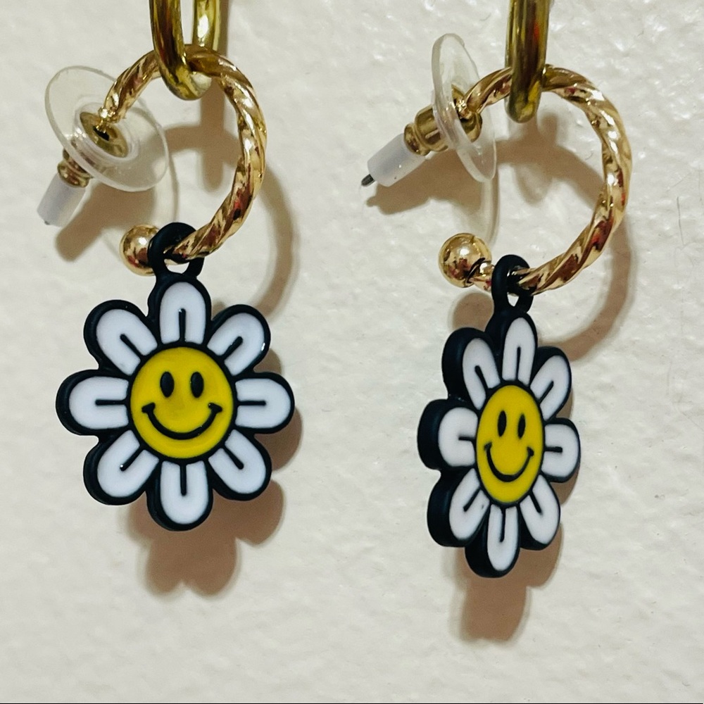 ❤️RESTOCK! Jenna Smiley Face Gold Hoop Earrings